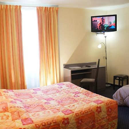 Hotel A La Grace De Dieu บรี-กงต์-โรแบร์ ภายนอก รูปภาพ