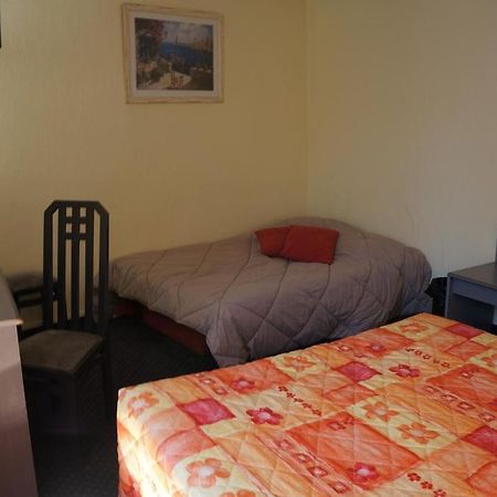Hotel A La Grace De Dieu บรี-กงต์-โรแบร์ ภายนอก รูปภาพ