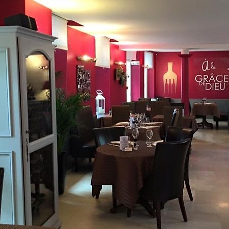 Hotel A La Grace De Dieu บรี-กงต์-โรแบร์ ภายนอก รูปภาพ