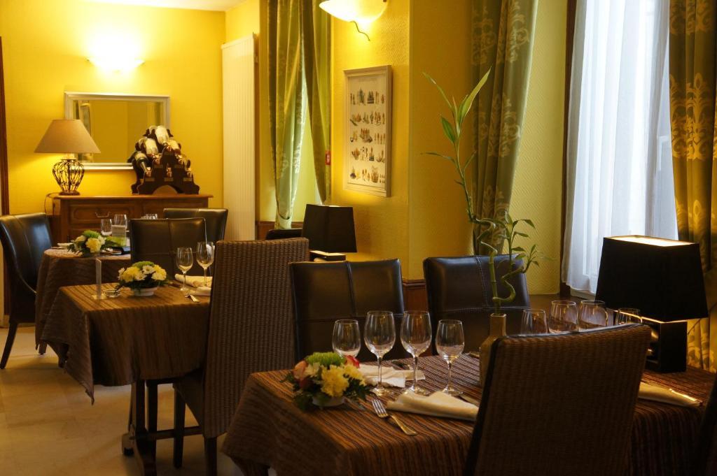 Hotel A La Grace De Dieu บรี-กงต์-โรแบร์ ภายนอก รูปภาพ