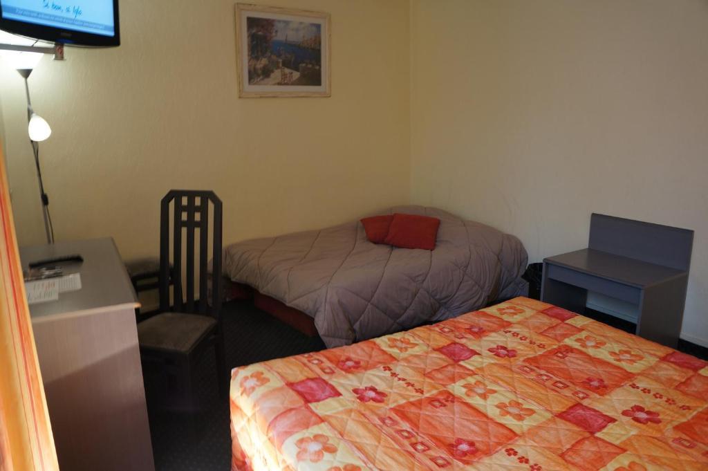Hotel A La Grace De Dieu บรี-กงต์-โรแบร์ ภายนอก รูปภาพ