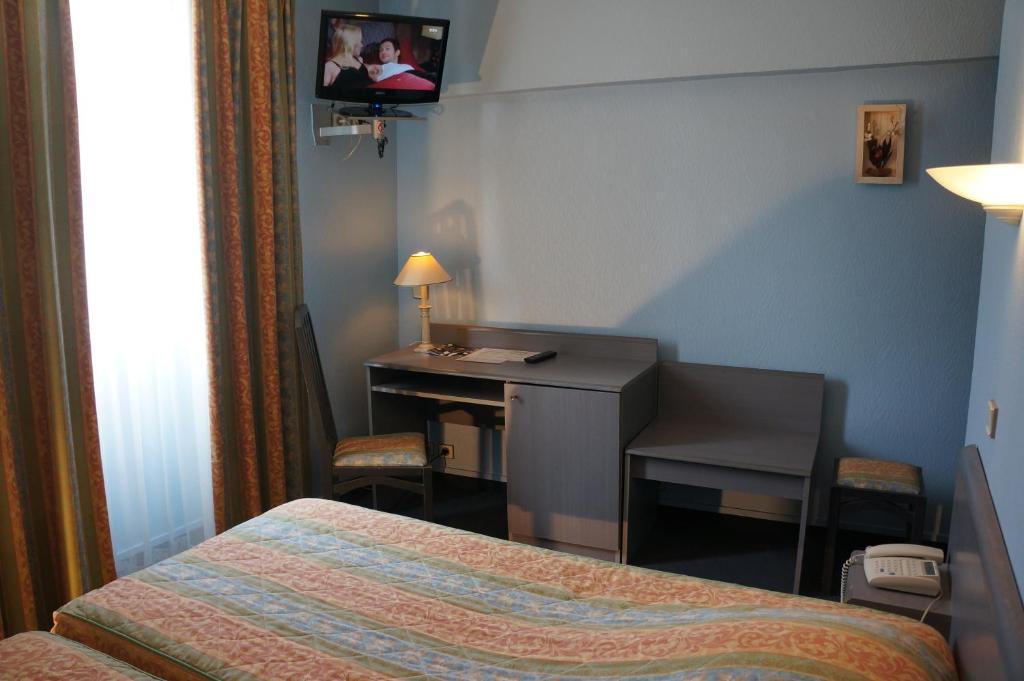 Hotel A La Grace De Dieu บรี-กงต์-โรแบร์ ภายนอก รูปภาพ