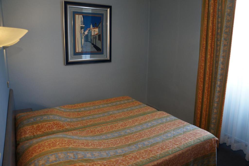 Hotel A La Grace De Dieu บรี-กงต์-โรแบร์ ภายนอก รูปภาพ