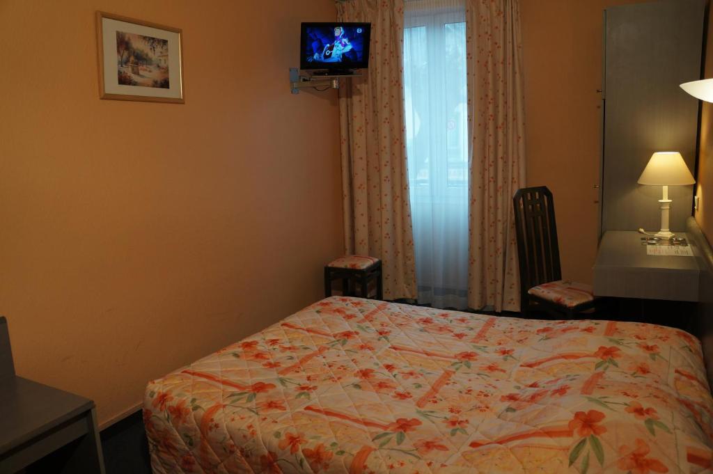 Hotel A La Grace De Dieu บรี-กงต์-โรแบร์ ภายนอก รูปภาพ