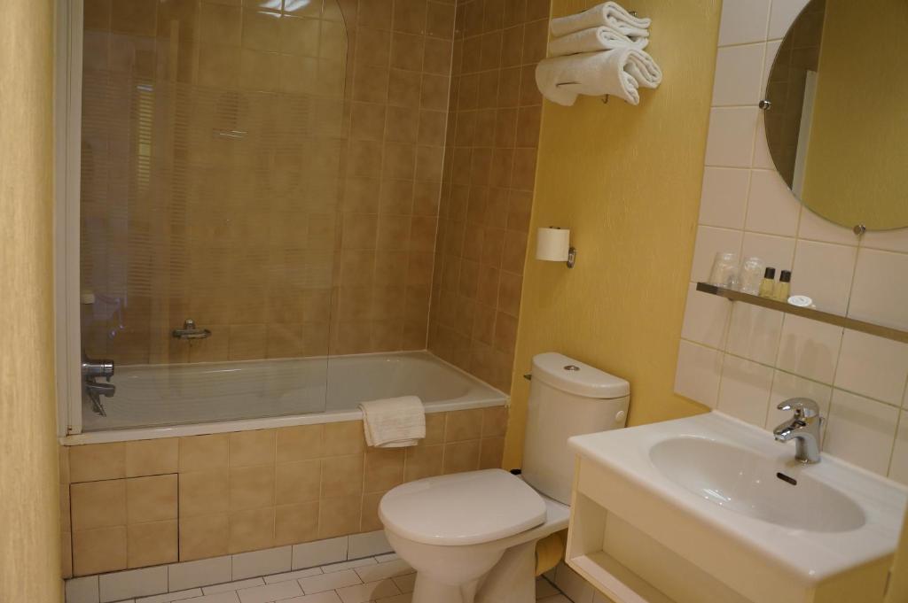 Hotel A La Grace De Dieu บรี-กงต์-โรแบร์ ภายนอก รูปภาพ